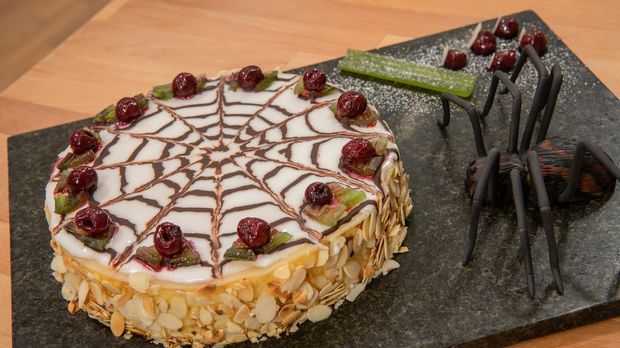 Große marzipan torte backen das Klassische Nusstorte