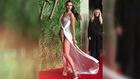 Unterm abendkleid nackt Nackt unterm