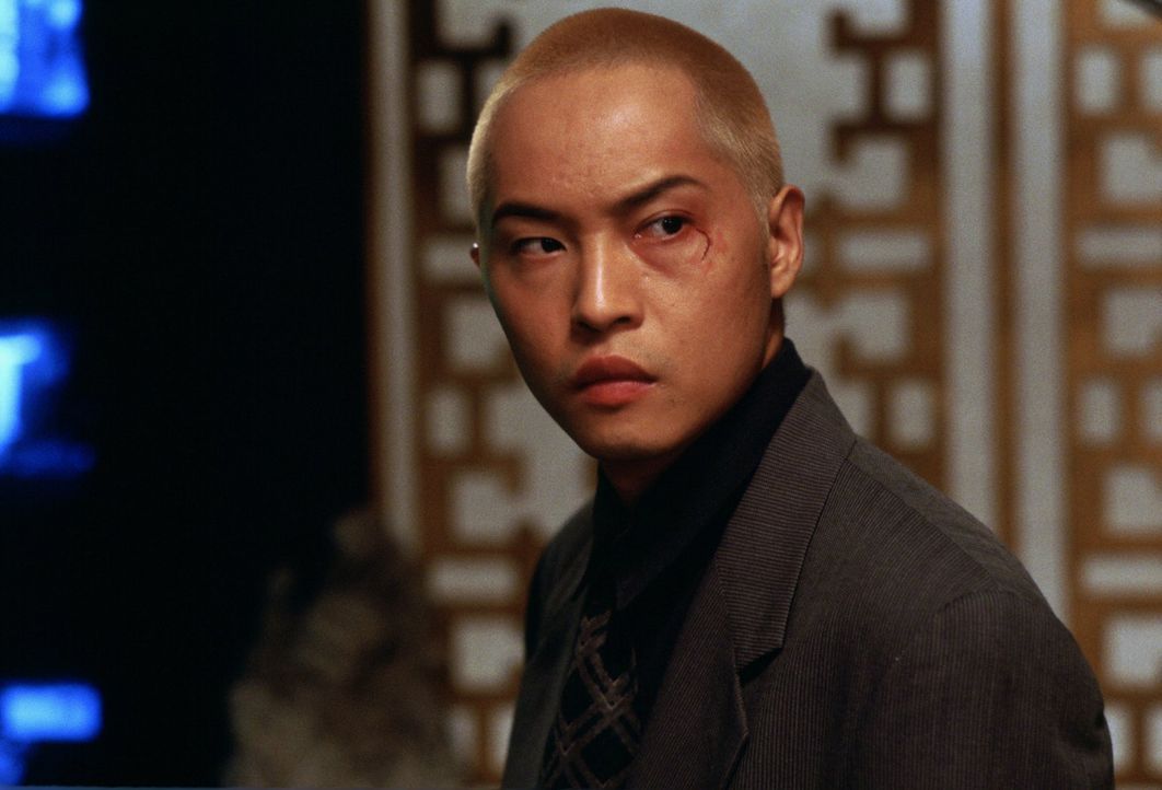 In der Szene des organisierten Verbrechens ist Sang (Ken Leung) kein unbeschriebenes Blatt. Überraschenderweise scheint ihn auch der britische Diplo... - Bildquelle: Warner Bros.