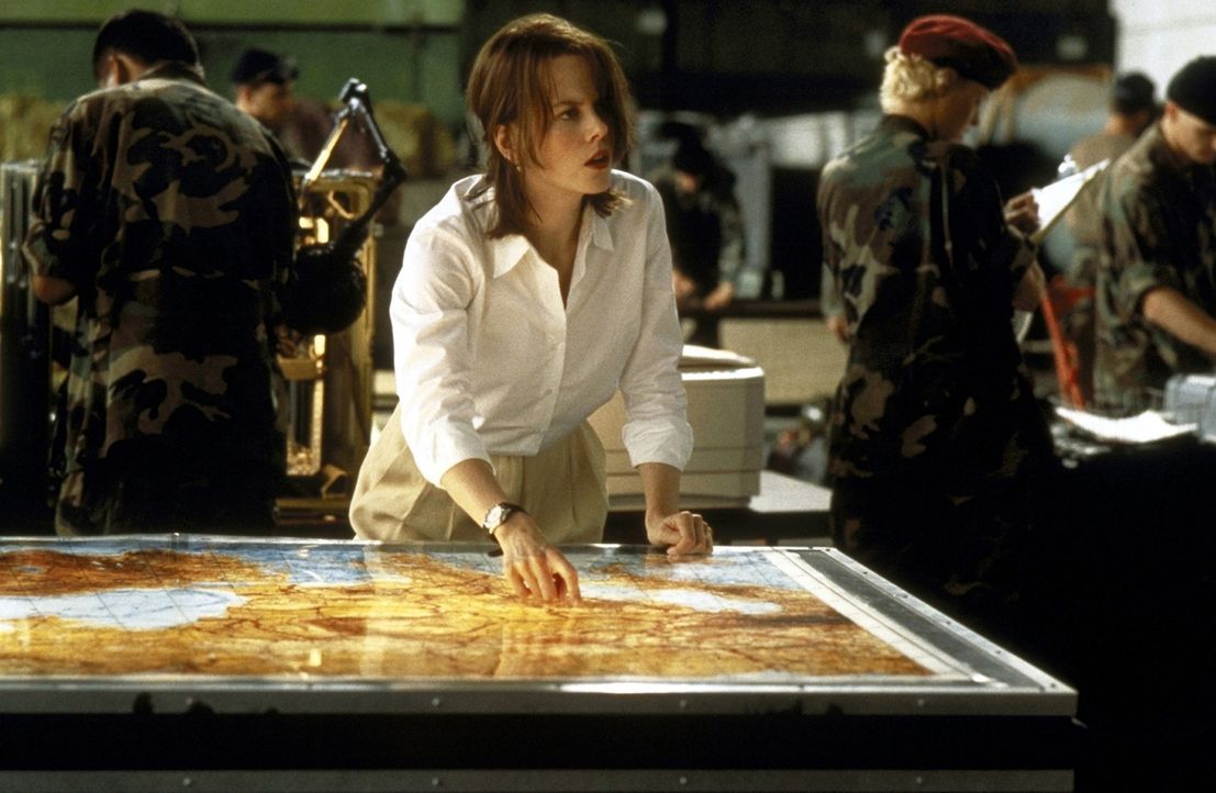 Für Julia (Nicole Kidman) ist klar, dass sich der Konvoi in Richtung Irak bewegt - am Steuer sitzt General Kodoroff ... ... - Bildquelle: DreamWorks SKG