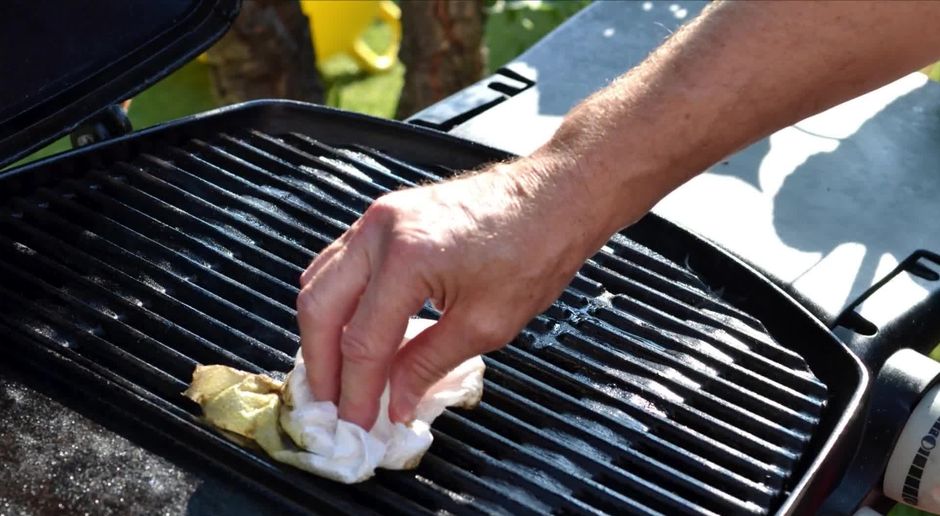 Grill Reinigen Mit Diesen 5 Tipps Wird Der Grillrost Sauber