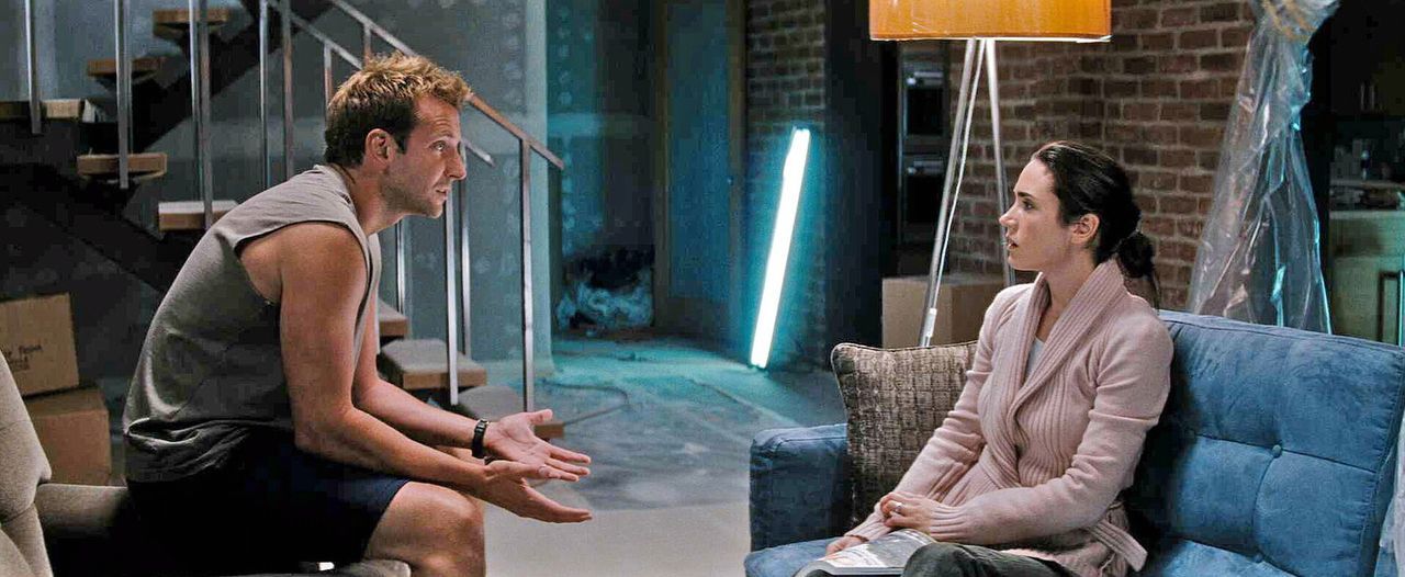Janine (Jennifer Connelly, r.) und ihr Ehemann Ben (Bradley Cooper, l.) leben eigentlich nur noch nebeneinander her. Janine sehnt sich schließlich... - Bildquelle: Warner Brother