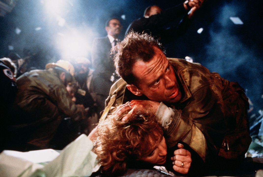 Führen alles andere als eine harmonische Ehe: John McClane (Bruce Willis, oben) und seine Frau Holly (Bonnie Bedelia, unten) ... - Bildquelle: 20th Century Fox