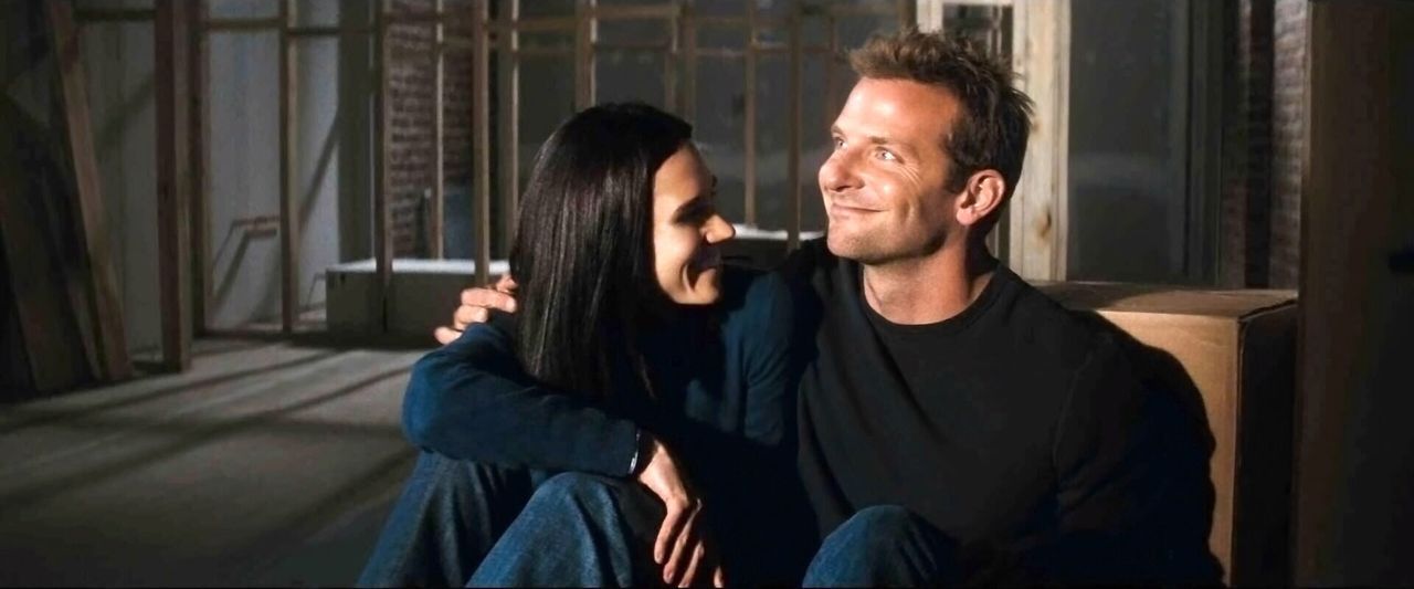 Ben (Bradley Cooper, r.) steckt in einer öden Ehe mit Janine (Jennifer Connelly, l.) fest und sehnt sich nach Abwechslung ... - Bildquelle: Warner Brother