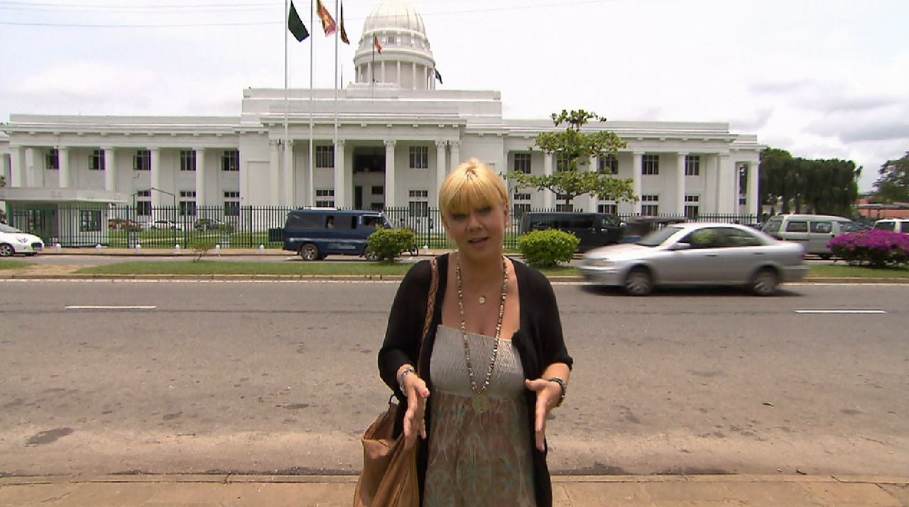 Bitte melde dich Staffel 2 Folge 1 Sri Lanka Julia Colombo - Bildquelle: SAT.1