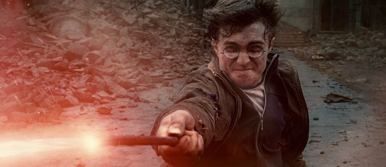 Im Kampf gegen den dunklen Lord muss Zauberlehrling Harry Potter (Daniel Radcliffe) nicht nur ein Opfer bringen. Doch wer wird schlussendlich siegen? - Bildquelle: Warner Bros. Entertainment Inc.