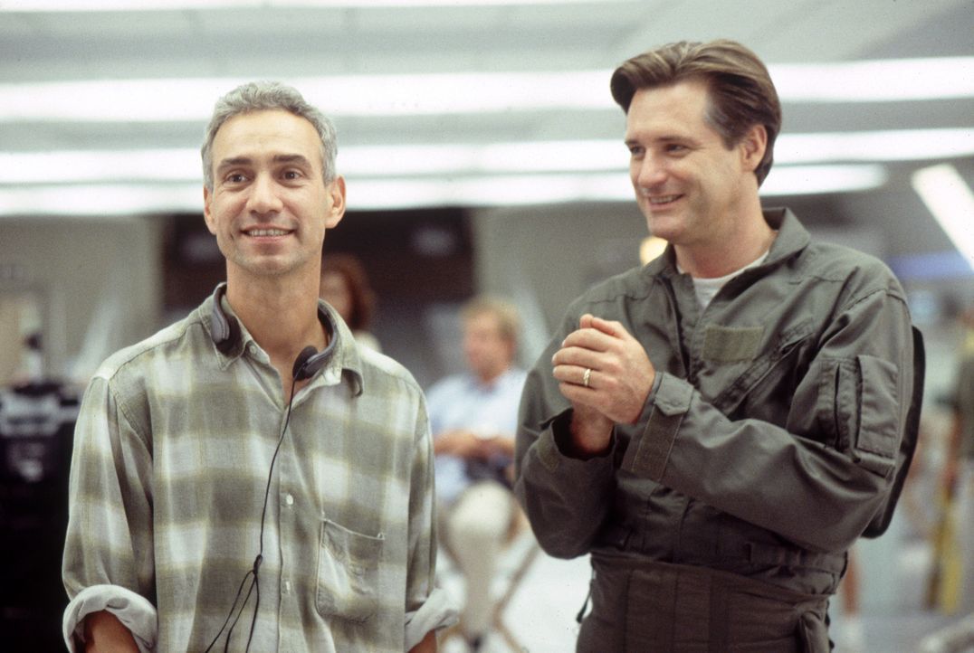 Roland Emmerich (l.); Bill Pullman (r.) - Bildquelle: 1996 Twentieth Century Fox Film Corporation.  All rights reserved.