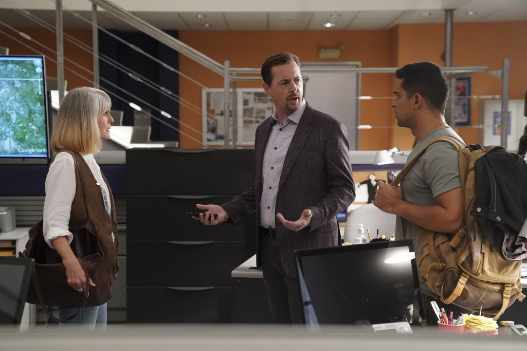 (v.l.n.r.) Marcie Warren (Pam Dawber); Timothy McGee (Sean Murray); Nick Torres (Wilmer Valderrama) - Bildquelle: Sonja Flemming 2021 CBS Broadcasting Inc. All Rights Reserved. / Sonja Flemming
