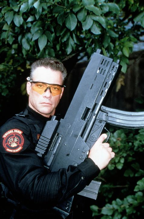 Der Einzige, der in der Lage ist, die Kriegsroboter zu stoppen: Luc Deveraux (Jean-Claude Van Damme) ... - Bildquelle: Columbia TriStar Film GmbH