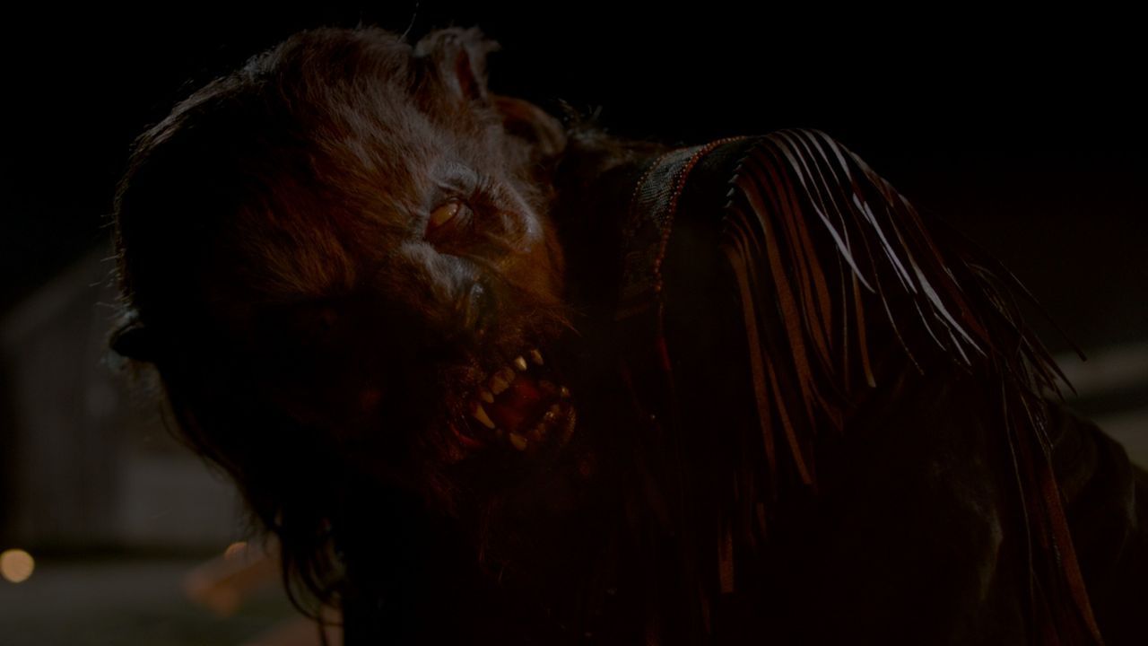 Nach zahlreichen Albträumen und Wutanfällen entdeckt Cyaden (Lucas Till), was hinter seinem merkwürdigen Verhalten steckt: Er ist ein Werwolf. Verfo... - Bildquelle: SQUAREONE ENTERTAINMENT GMBH