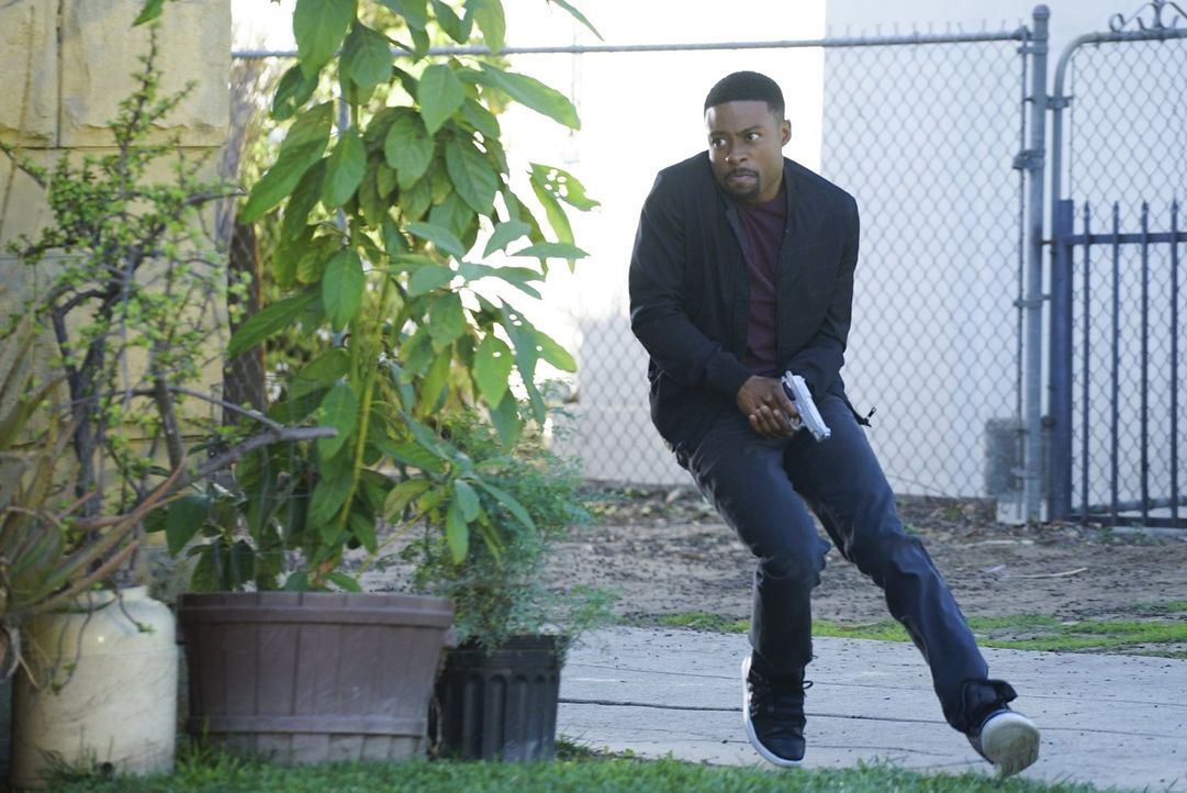 Versucht, eine Bande Krimineller zu fassen: Carter (Justin Hires) ... - Bildquelle: Warner Brothers