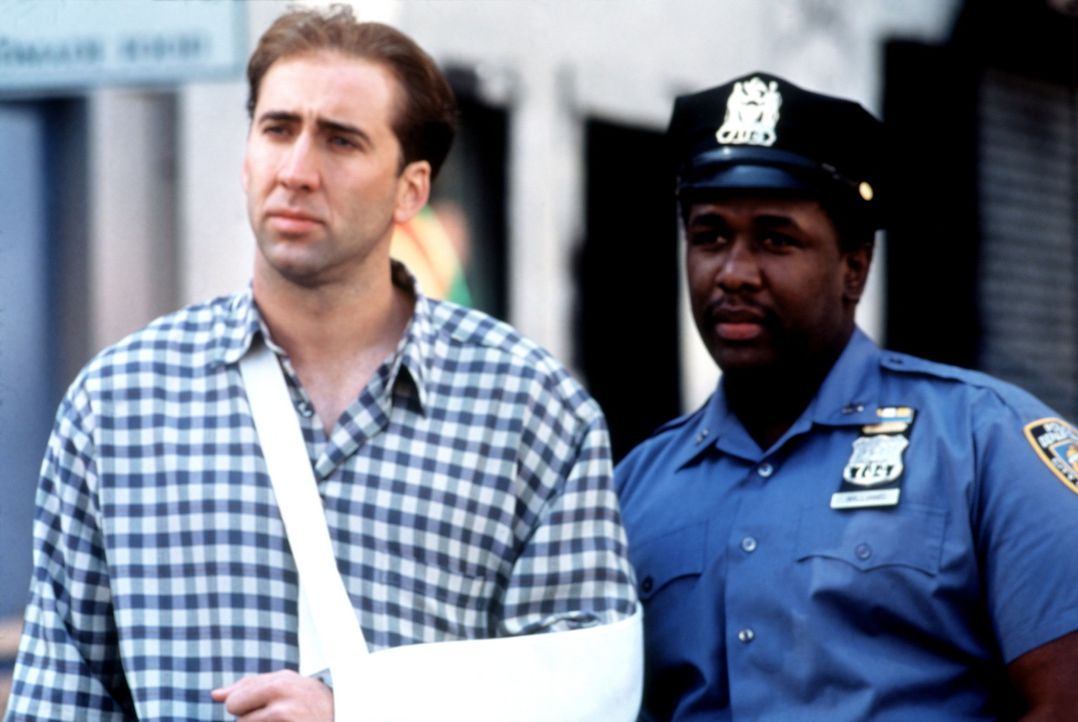 Der angeschlagene Charlie (Nicolas Cage, l.) und sein Kollege Bo (Wendell Pierce, r.) trauen ihren Augen kaum ... - Bildquelle: Columbia TriStar