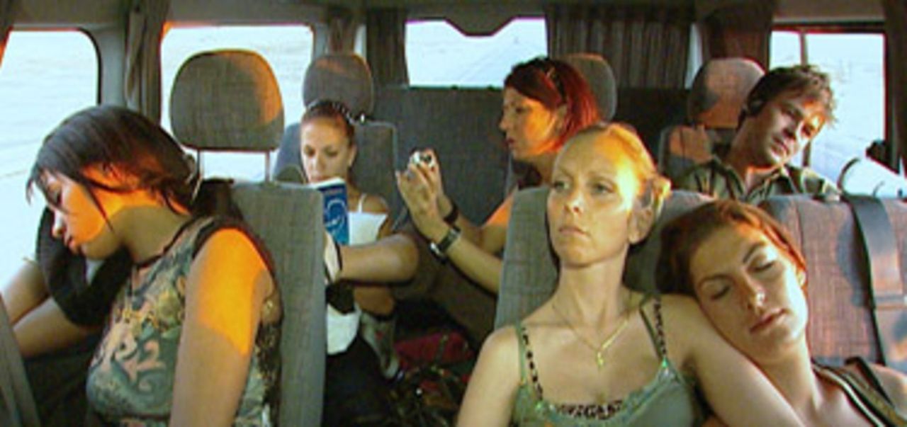 Die Coyote-Ugly-Girls aus Koblenz auf dem Weg nach Ägypten, denn Manager Oliver Sonnen möchte die Show gerne exportieren. - Bildquelle: Sat.1