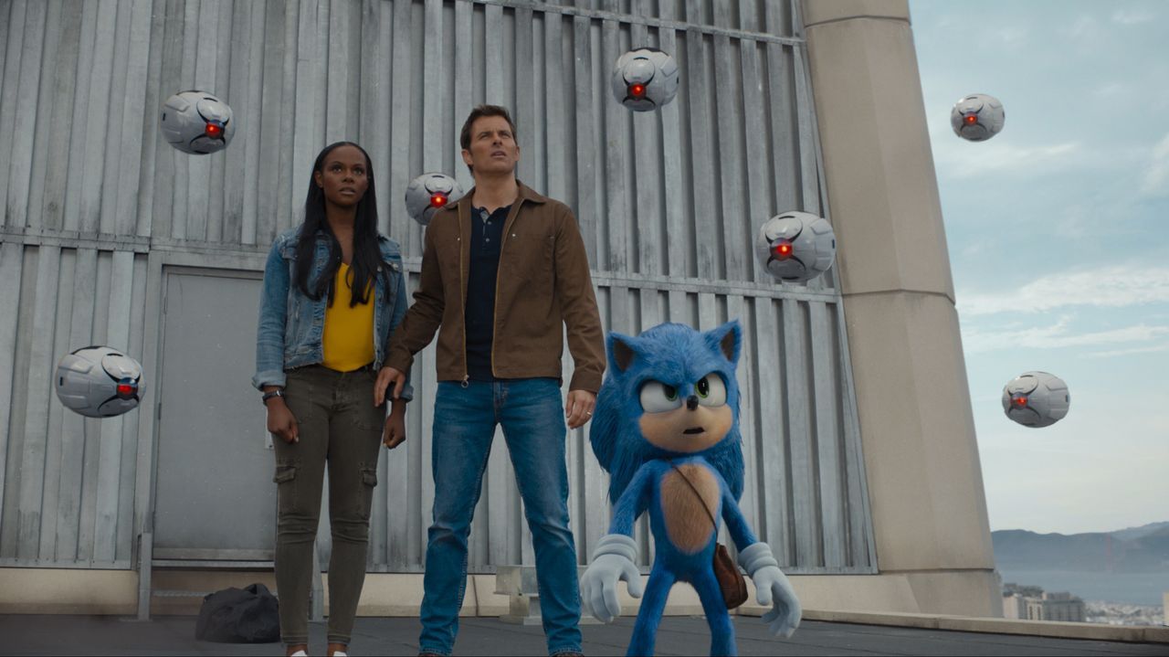(v.l.n.r.) Maddie Wachowski (Tika Sumpter); Tom Wachowski (James Marsden); Sonic - Bildquelle: (2021) Paramount Pictures and Sega of America, Inc. All Rights Reserved