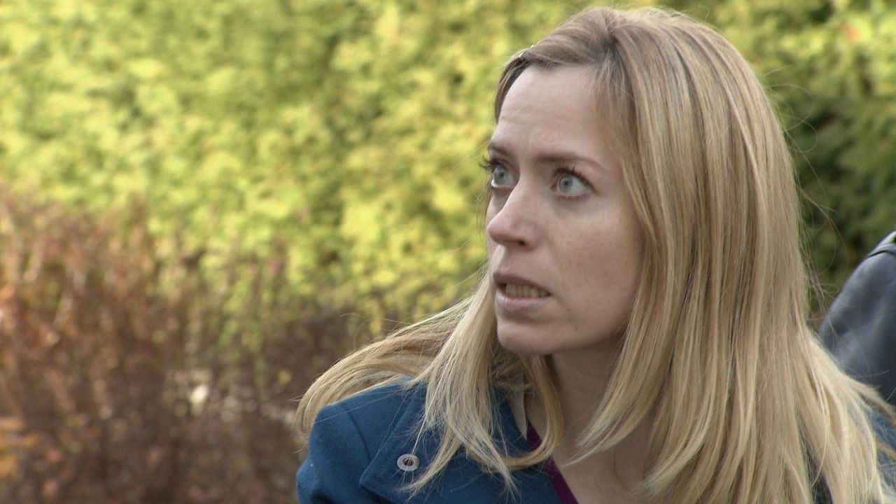 In ihrem Heimatdorf ist die alleinerziehende Andrea Huber das Gesprächsthema Nummer eins ... - Bildquelle: SAT.1