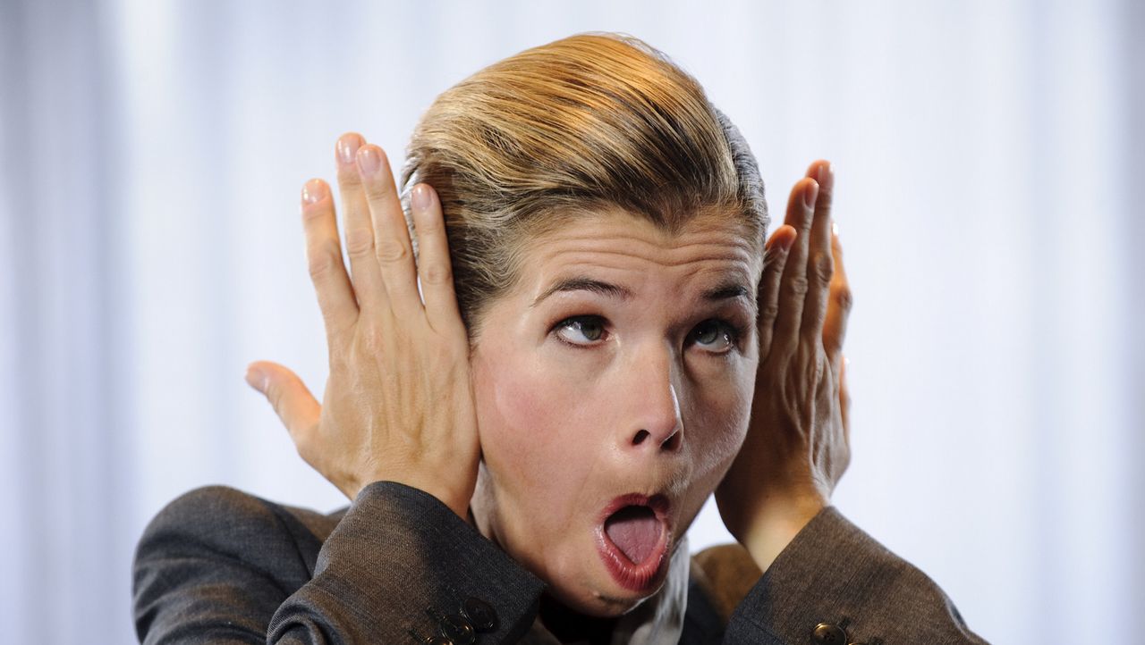 Die witzigste Frau Deutschlands ist wieder da! Anke Engelke setzt mit einer neuen Staffel der preisgekrönten Sketch-Comedy "Ladykracher" weiter Maßs... - Bildquelle: Willi Weber SAT.1
