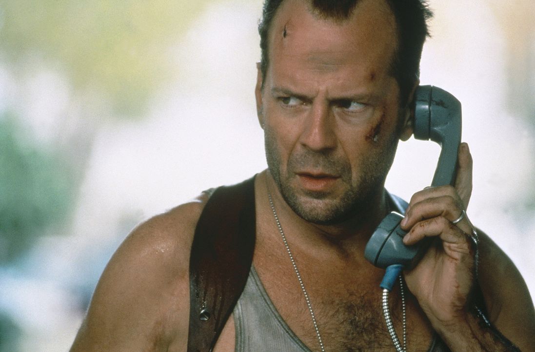 Eigentlich ist McClane (Bruce Willis) vom Dienst suspendiert, doch als ein Terrorist namens Simon zuerst ein Kaufhaus in die Luft sprengt und danach... - Bildquelle: 20th Century Fox