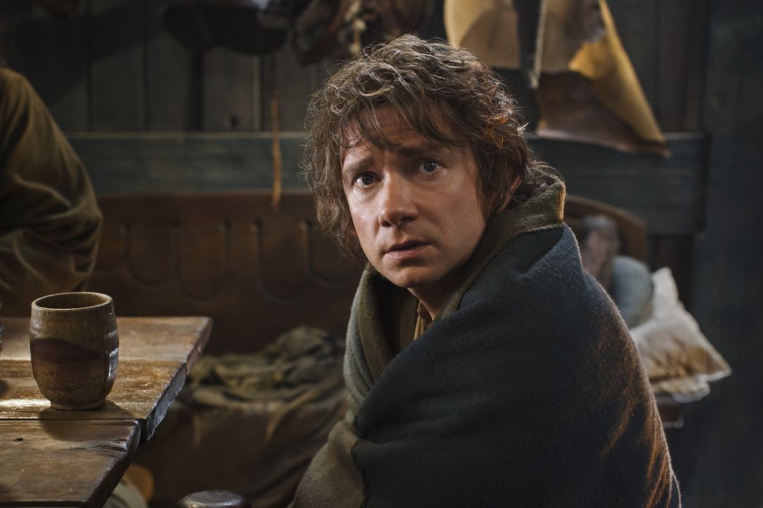 Vom gemütlichen Hobbit zum Meisterdieb und Abenteurer: Der Kampf mit Smaug verlangt Bilbo Beutlin (Martin Freeman) einiges ab ... - Bildquelle: 2013 METRO-GOLDWYN-MAYER PICTURES INC. and WARNER BROS. ENTERTAINMENT INC.
