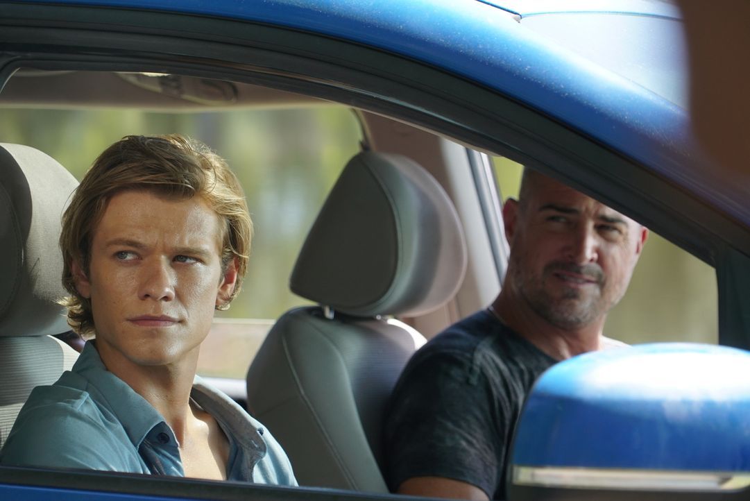 MacGyver (Lucas Till, l.); Jack Dalton (George Eads, r.) - Bildquelle: Annette Brown 2018 CBS Broadcasting, Inc. All Rights Reserved