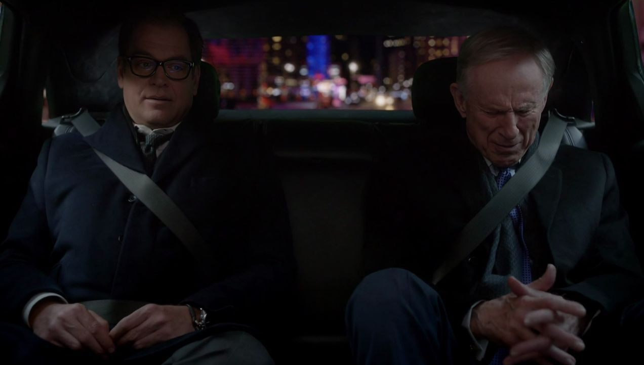 Dr. Jason Bull (Michael Weatherly, l.); Walter Franklin (Dan Ziskie, r.) - Bildquelle: © 2019 CBS Broadcasting, Inc. All Rights Reserved.