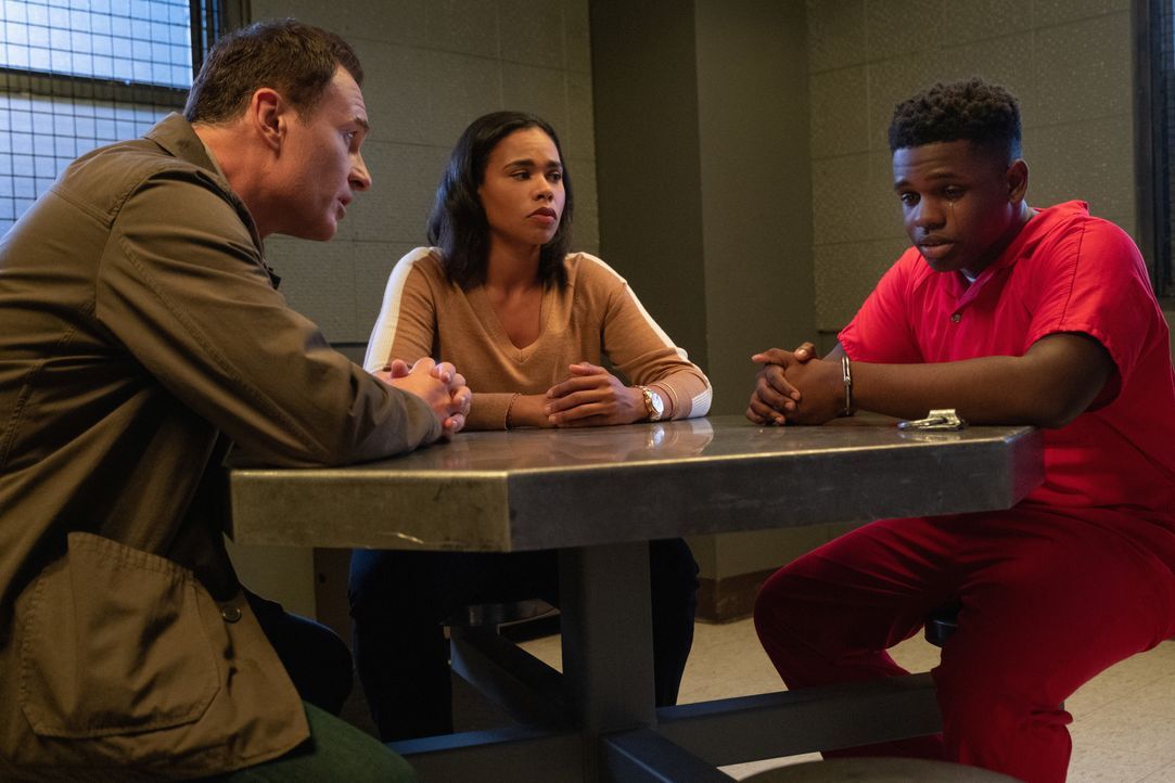 (v.l.n.r.) Jess LaCroix (Julian McMahon); Sheryll Barnes (Roxy Sternberg); Kendall Tyson (Da'Shawn Jackson) - Bildquelle: Jeff Neumann 2019 CBS Broadcasting, Inc. All Rights Reserved / Jeff Neumann