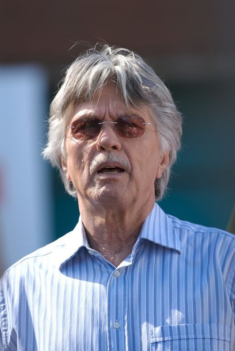 Robert Bannister (Tom Skerritt) ist der Geschäftsführer der ?Camtrell Corporation?, einer Konstruktionsfirma, die kurz vor dem Bankrott steht. Da ko... - Bildquelle: 2006 RHI Entertainment Distribution, LLC