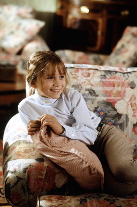 Amanda (Mary-Kate Olsen) scheint zu träumen: Nach dem Rollentausch mit Alyssa schwebt sie auf Wolke 7, da nicht nur ihr Papa Roger so nett zu ihr i... - Bildquelle: Warner Bros.