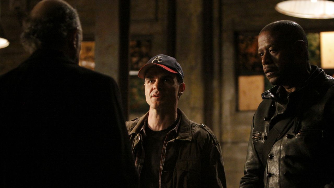 Ein neuer Fall beschäftigt Jack Fickler (Richard Schiff, l.), John (Michael Kelly, M.) und Sam (Forest Whitaker, r.) ... - Bildquelle: ABC Studios