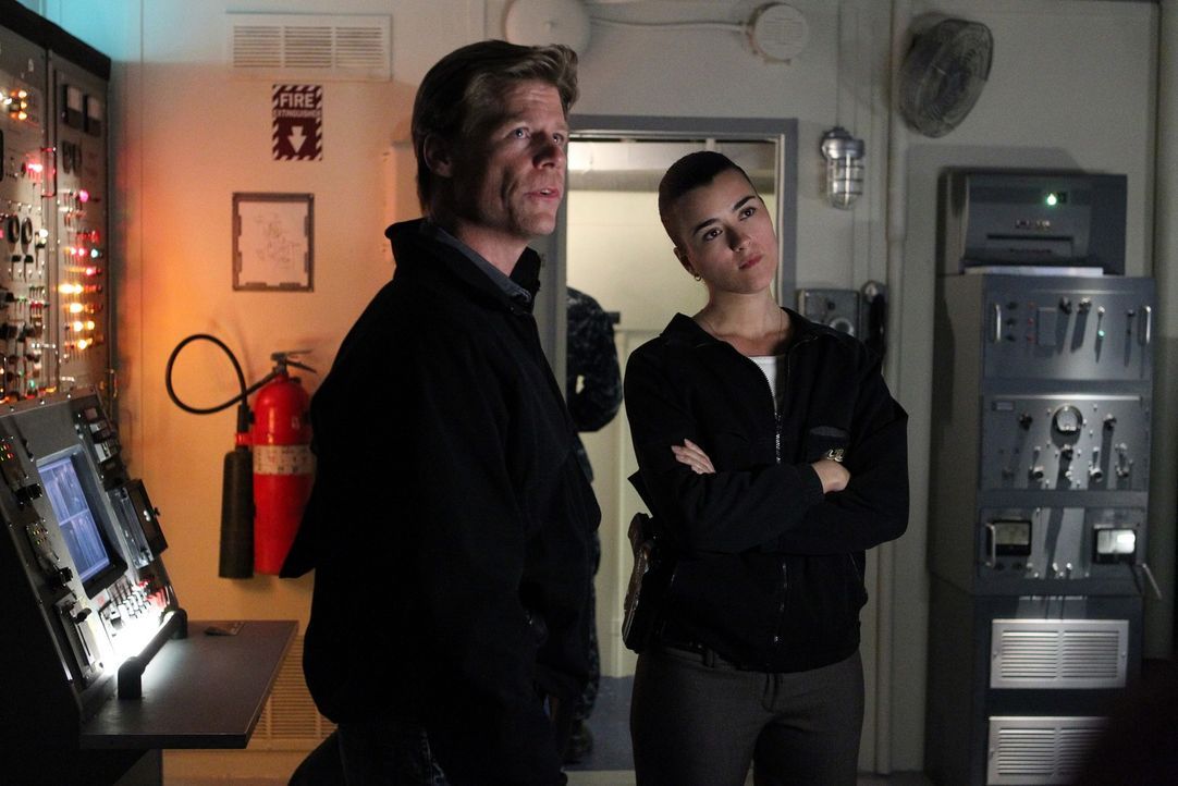 Bei den Ermittlungen: NCIS Special Agent Stan Burley (Joel Gretsch, l.) und Ziva (Cote de Pablo, r.) ... - Bildquelle: CBS Television