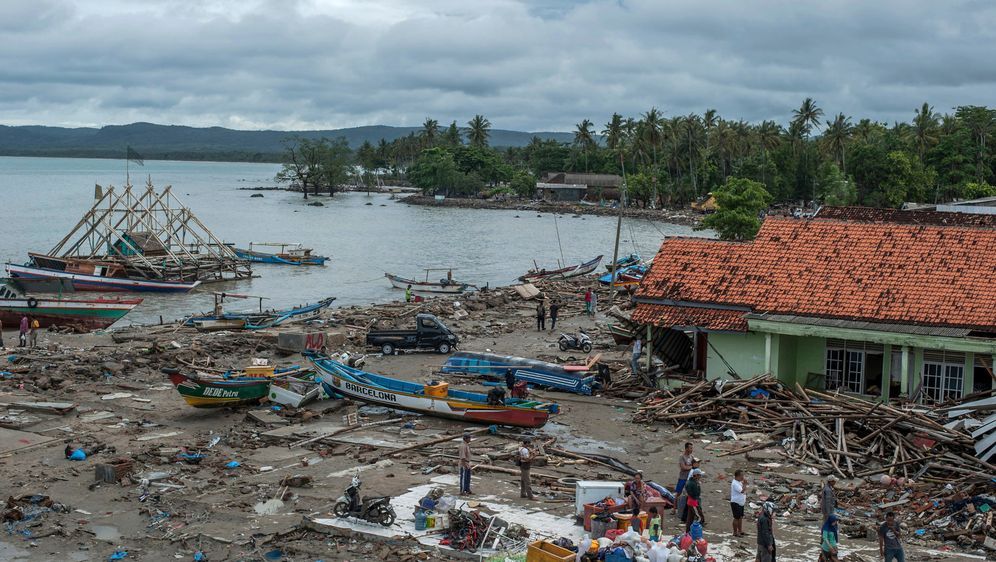 Schon mehr als 280 Tote nach Tsunami in Indonesien Schon mehr als 280 Tote nach Tsunami in Indonesien