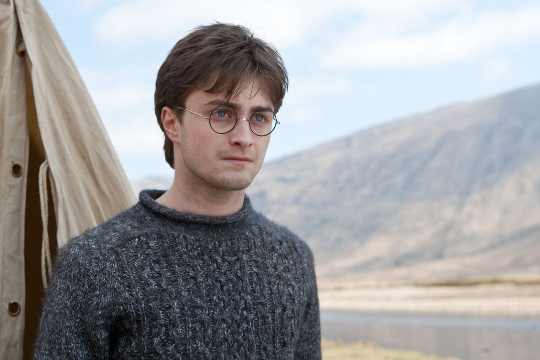 Nach und nach wird Harry (Daniel Radcliffe) bewusst, dass er seinen Freund Dumbledore gar nicht wirklich kannte und trotzdem muss er ihm und seinen... - Bildquelle: 2010 Warner Bros.