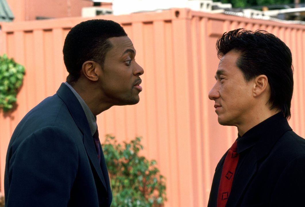 Wenn James Carter (Chris Tucker, l.) eines nicht ausstehen kann, dann ist es ein Partner: Inspektor Lee (Jackie Chan, r.) ... - Bildquelle: Warner Bros.