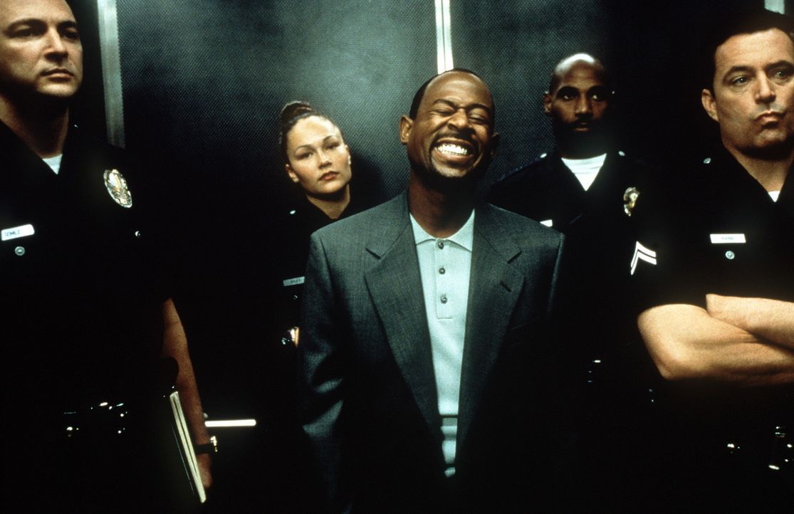 Als der ehemalige Knastbruder Miles Logan (Martin Lawrence, M.) Mitglied der Polizei wird, kann er etliche Verbrecher überführen. Er wird sogar zum... - Bildquelle: Columbia Pictures
