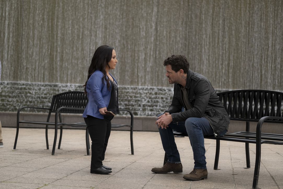 Matty Weber (Meredith Eaton, l.); Ethan Reigns (Brendan Hines, r.) - Bildquelle: Steve Dietl 2019 CBS Broadcasting, Inc. All Rights Reserved / Steve Dietl