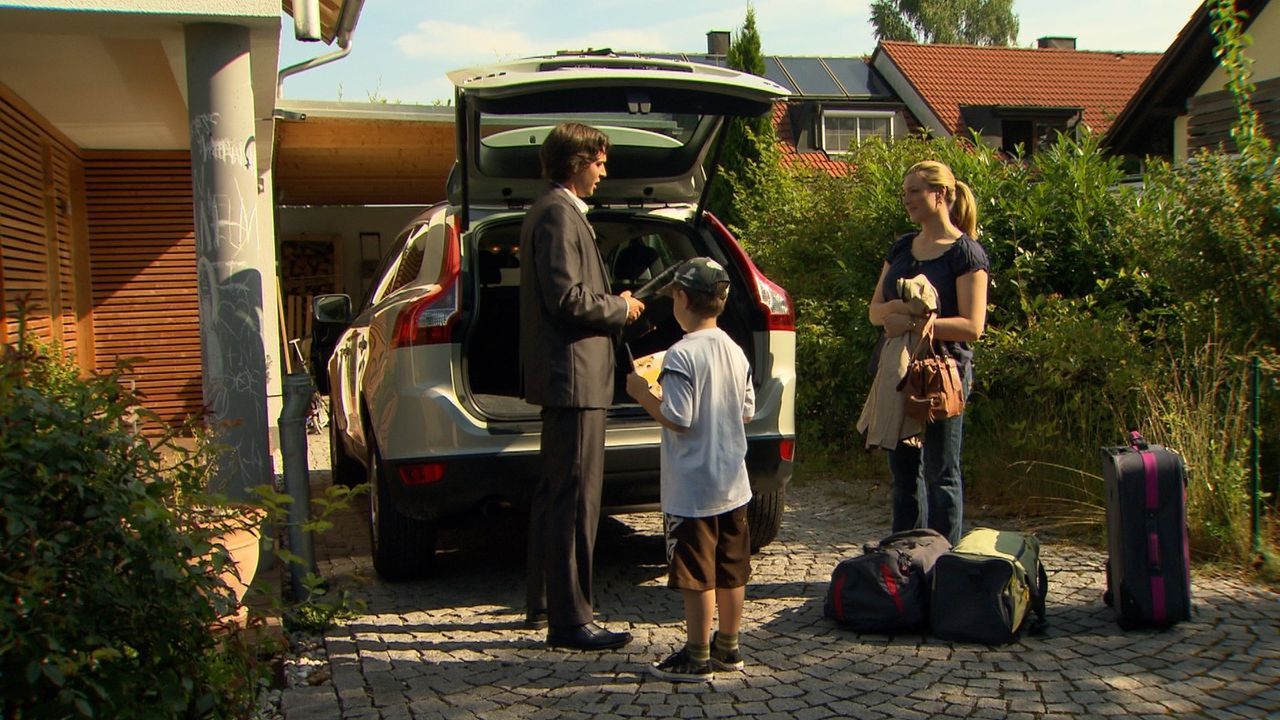 Noch ist alles in Ordnung bei Familie Langhoff, doch das soll sich schon bald ändern ... - Bildquelle: SAT.1