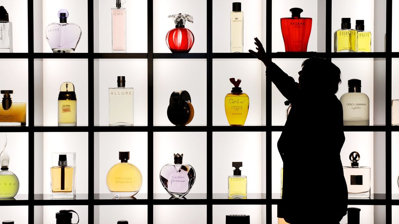 parfum-flacons-10-11-24-dpa - Bildquelle: dpa