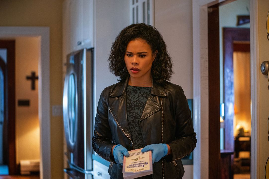 Reveille - Sheryll Barnes (Roxy Sternberg) - Bildquelle: Mark Schafer 2020 CBS Broadcasting Inc. All Rights Reserved. / Mark Schafer