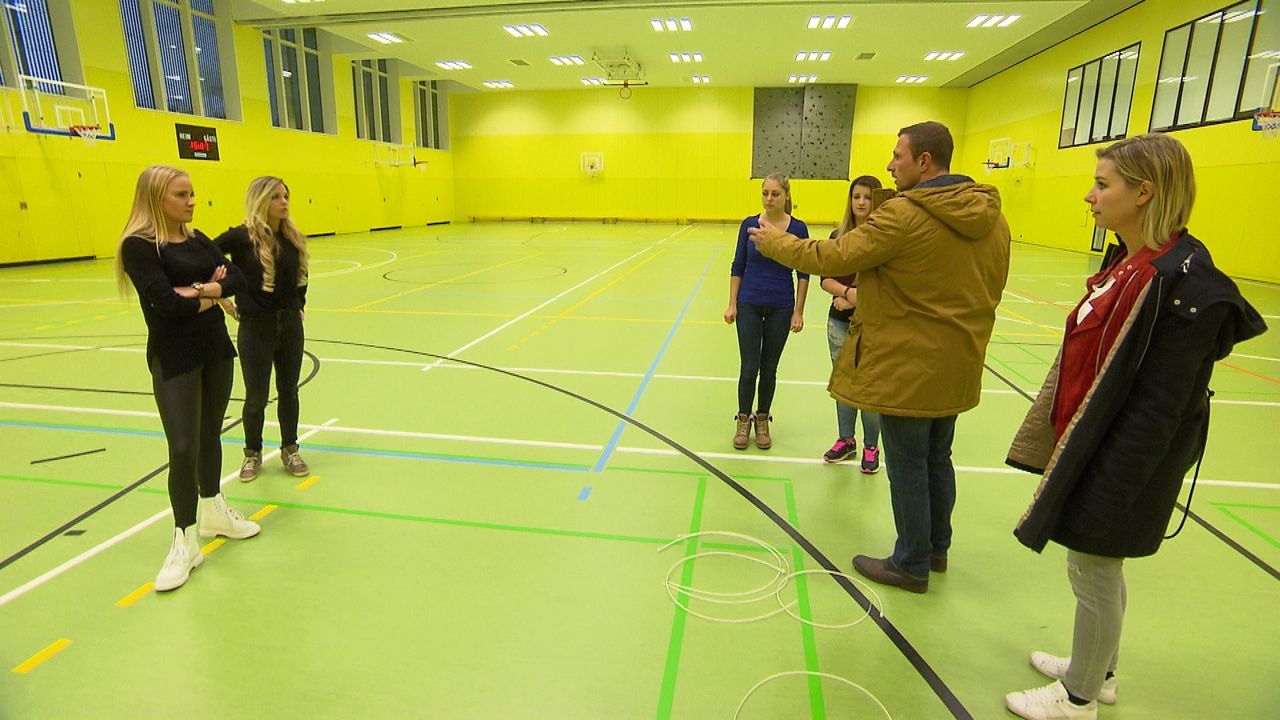 Stefanie Beck und Manuel Wagner vermitteln - Bildquelle: © SAT.1