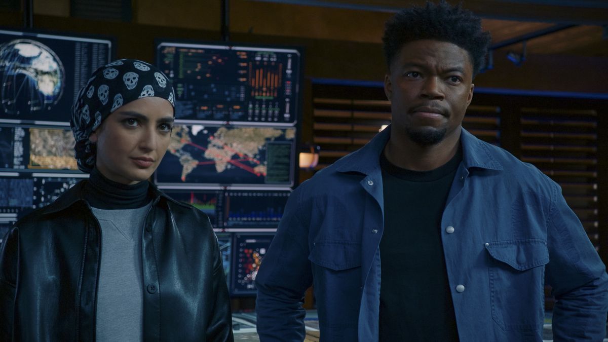 Special Agent Fatima Namazi (Medalion Rahimi, l.); Devin Roundtree (Caleb Castille, r.) - Bildquelle: © 2022 CBS Broadcasting, Inc. All Rights Reserved