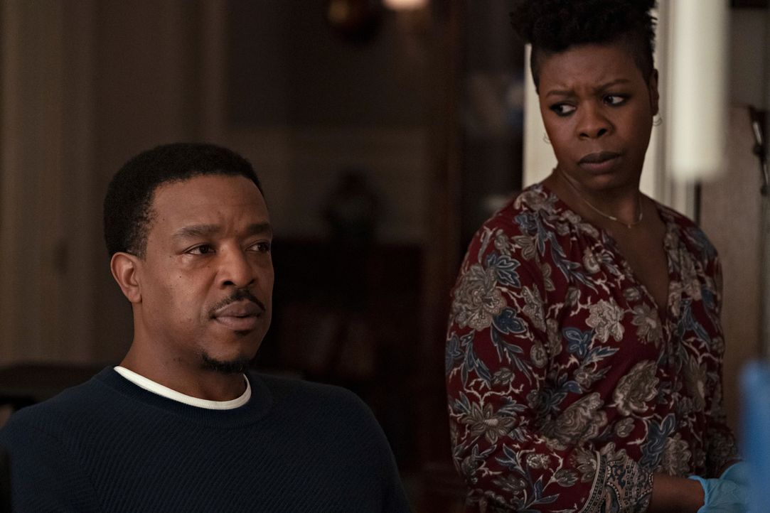 Lincoln Rhyme (Russell Hornsby, l.); Claire (Roslyn Ruff, r.) - Bildquelle: Virginia Sherwood 2020 NBCUniversal Media, LLC / Virginia Sherwood