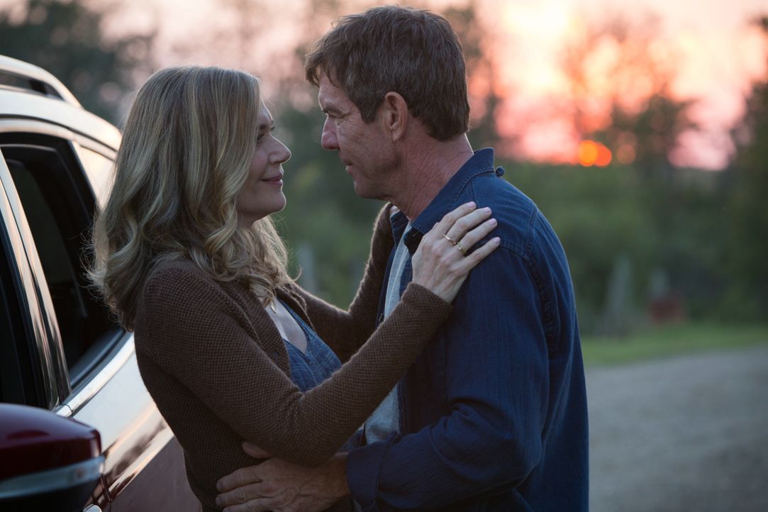 Hannah (erwachsen) (Peggy Lipton, l.); Ethan (erwachsen) (Dennis Quaid, r.) - Bildquelle: 2017 Constantin Film Verleih GmbH