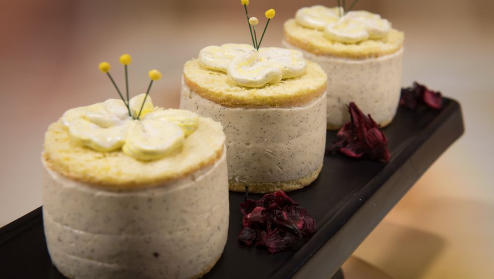 Vanille-Biskuit-Törtchen | Rezept aus &amp;quot;Das große Backen&amp;quot;