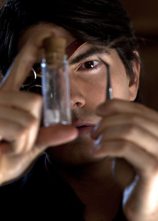 Endlich gelingt es Dylan Dog (Brandon Routh), die brisante Ampulle, die mit ihrem Inhalt eine mörderische Kreatur aus der Hölle erwecken kann, zu er... - Bildquelle: Kinowelt GmbH