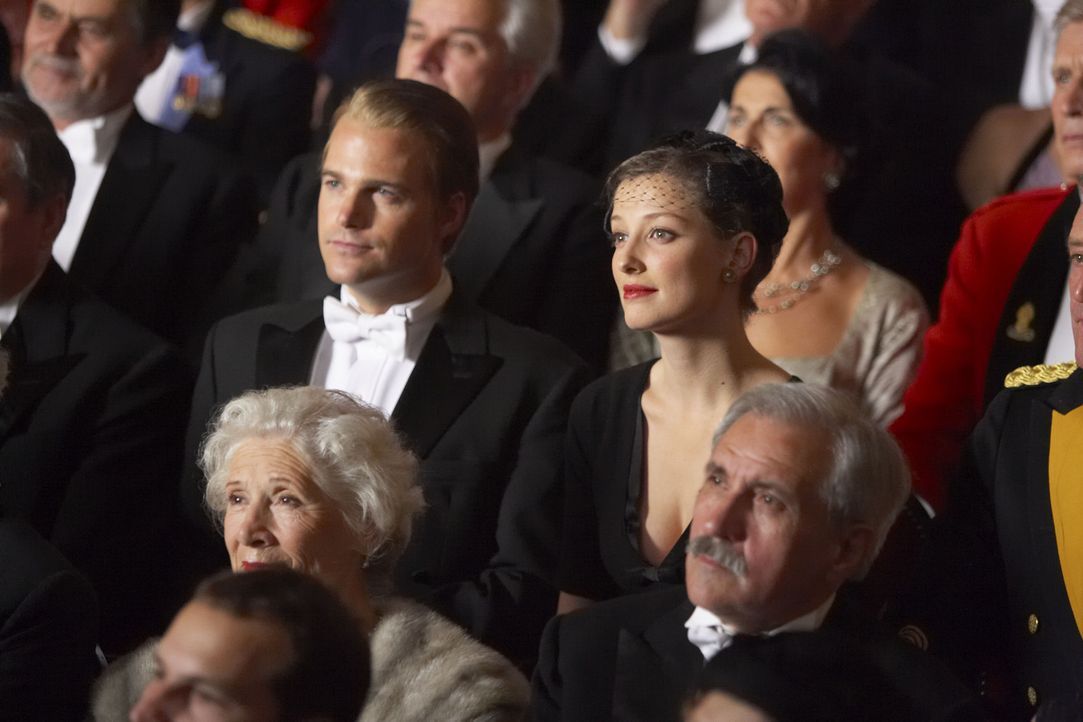 Schon bald verliebt sich die attraktive Balletttänzerin Lilli (Alexandra Maria Lara, r.) hemmungslos in den jungen CIA-Agenten Jack McCauliffe (Chr...