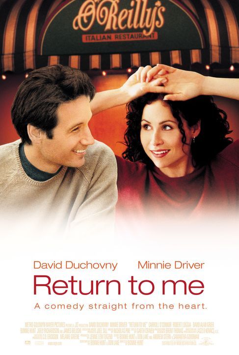Bob Rueland (David Duchovny, l.) verliebt sich in die Kellnerin Grace Briggs (Minnie Driver, r.) und findet heraus, dass sie die Empfängerin des Sp... - Bildquelle: Metro-Goldwyn-Mayer
