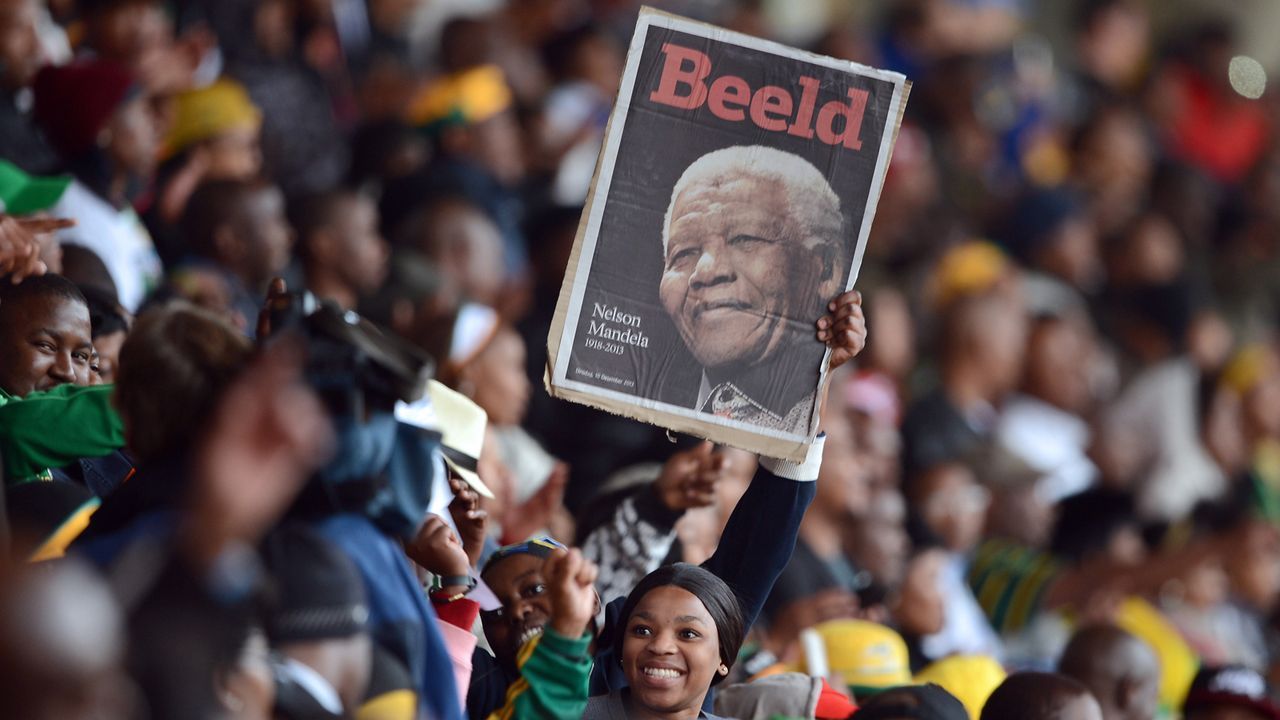 Beerdigung-Nelson-Mandela-13-12-10-16-AFP - Bildquelle: AFP
