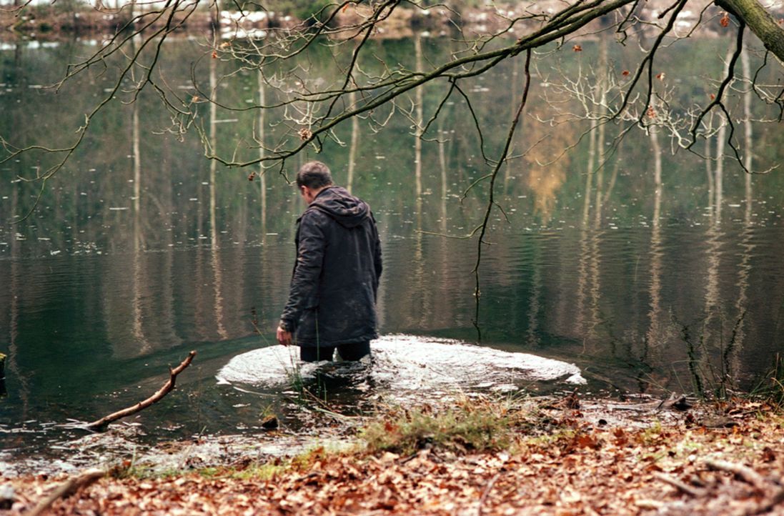 Der Fotograf Marc (Benno Fürmann) wird immer wieder von unheimlichen Visionen geplagt, seitdem er in der Nähe des Einödhofs "Hinterkaifeck" wohnt. V... - Bildquelle: Kinowelt