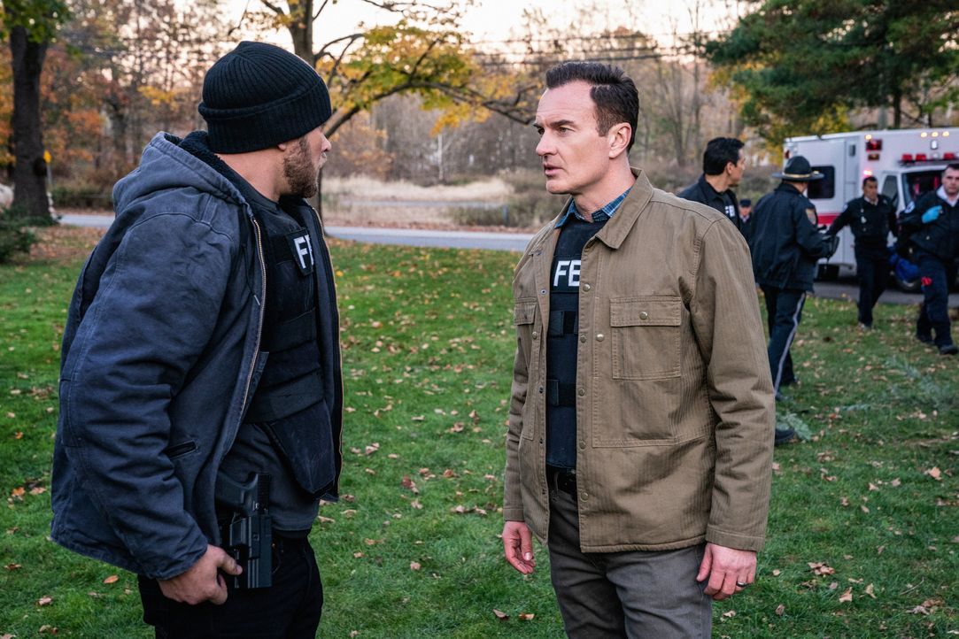 Kenny Crosby (Kellan Lutz, l.); Jess LaCroix (Julian McMahon, r.) - Bildquelle: Mark Schafer 2019 CBS Broadcasting Inc. All Rights Reserved. / Mark Schafer