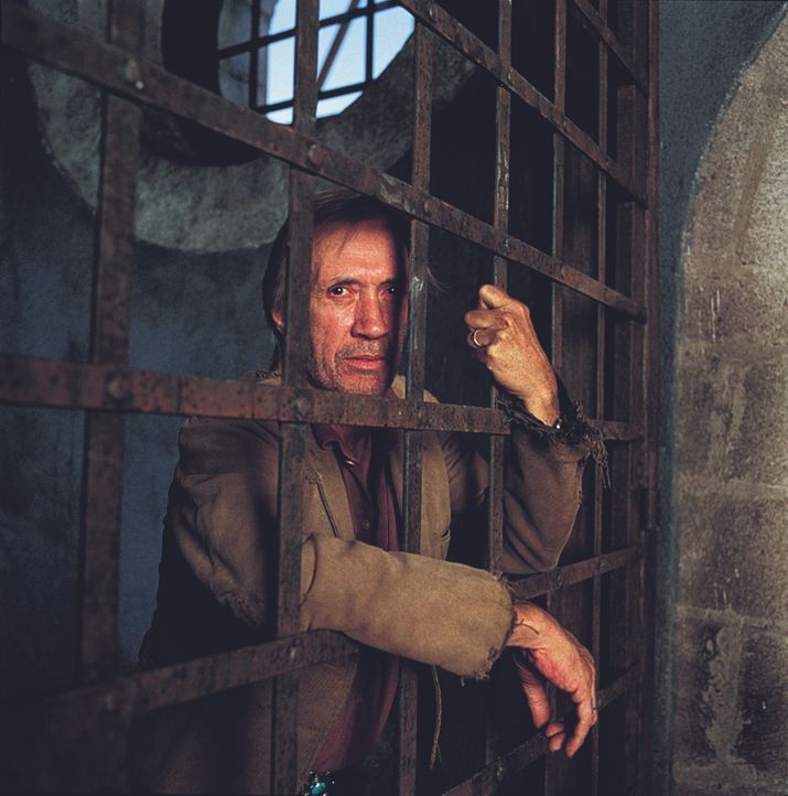 Ein neuer Insasse des Red Rock Territorial Prison, Mike Sullivan (David Carradine), stellt sich als alter Freund des Direktors heraus --- - Bildquelle: Paramount Pictures