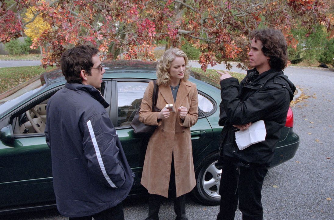 Dreharbeiten zu "Meine Braut, ihr Vater und ich" mit dem Regisseur M. Jay Roach, r. und den Darstellern Teri Polo, M. und Ben Stiller, l. - Bildquelle: 2000 Universal Studios and DreamWorks LLC.  All rights reserved.